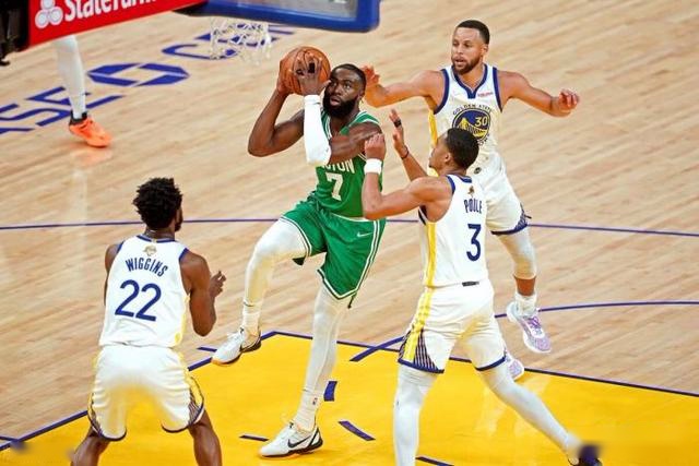 赵继伟19+7辽宁不敌同曦 周鹏20分深圳胜江苏